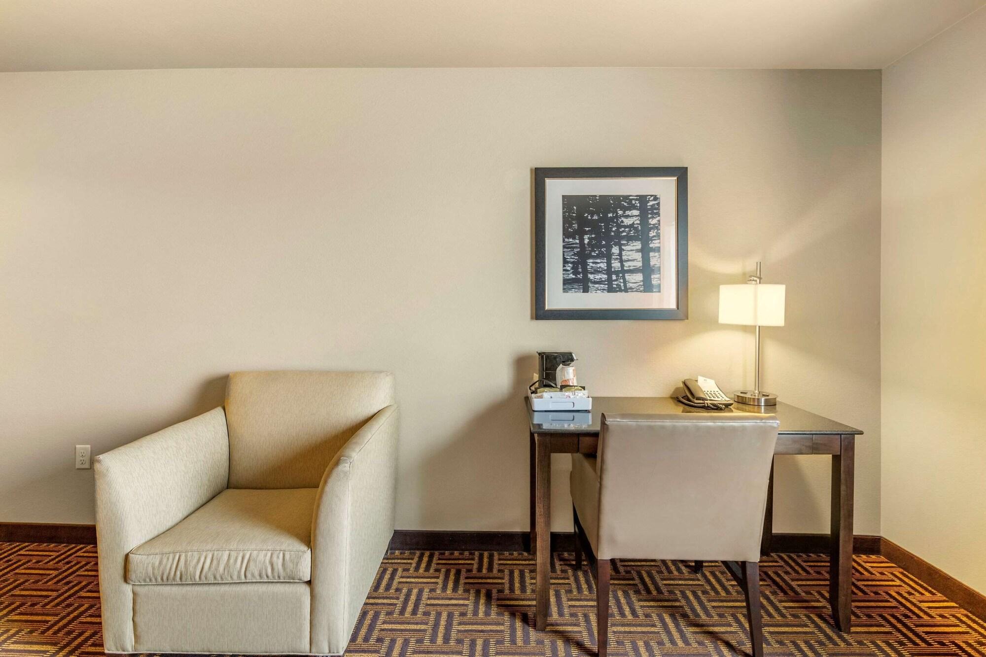 Sonesta Essential Minot Hotel Exterior photo