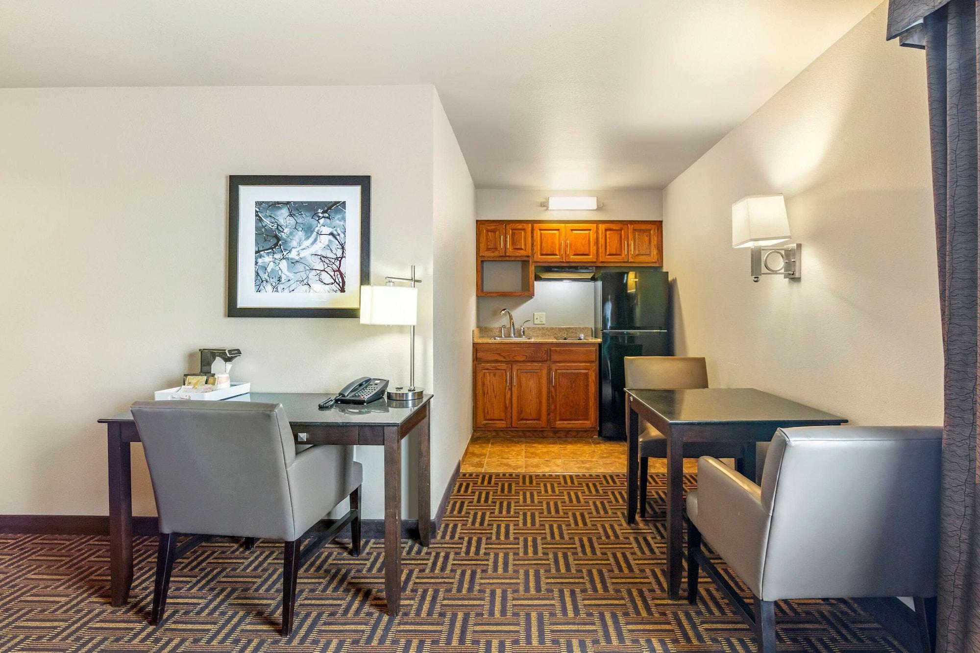 Sonesta Essential Minot Hotel Exterior photo