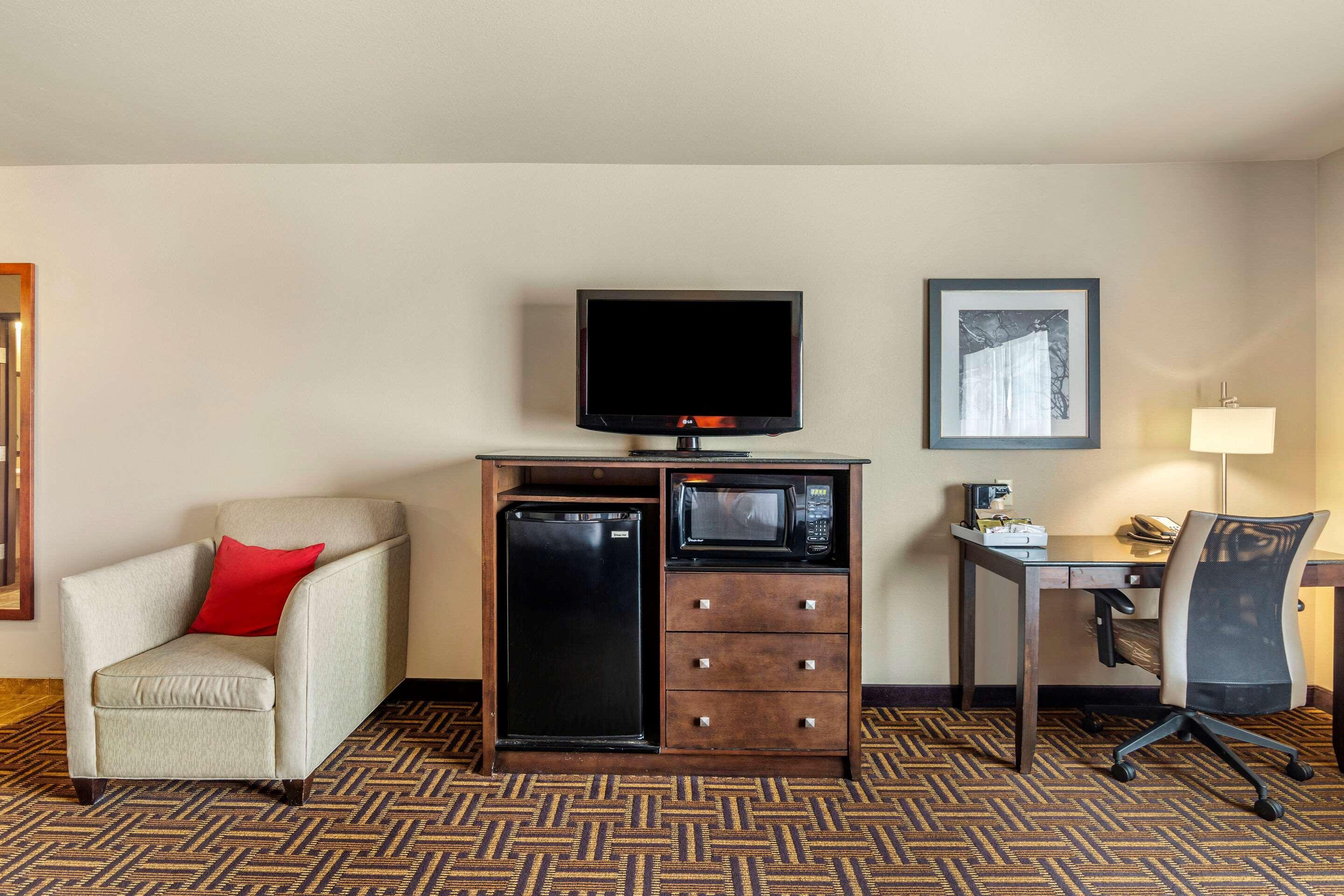 Sonesta Essential Minot Hotel Exterior photo