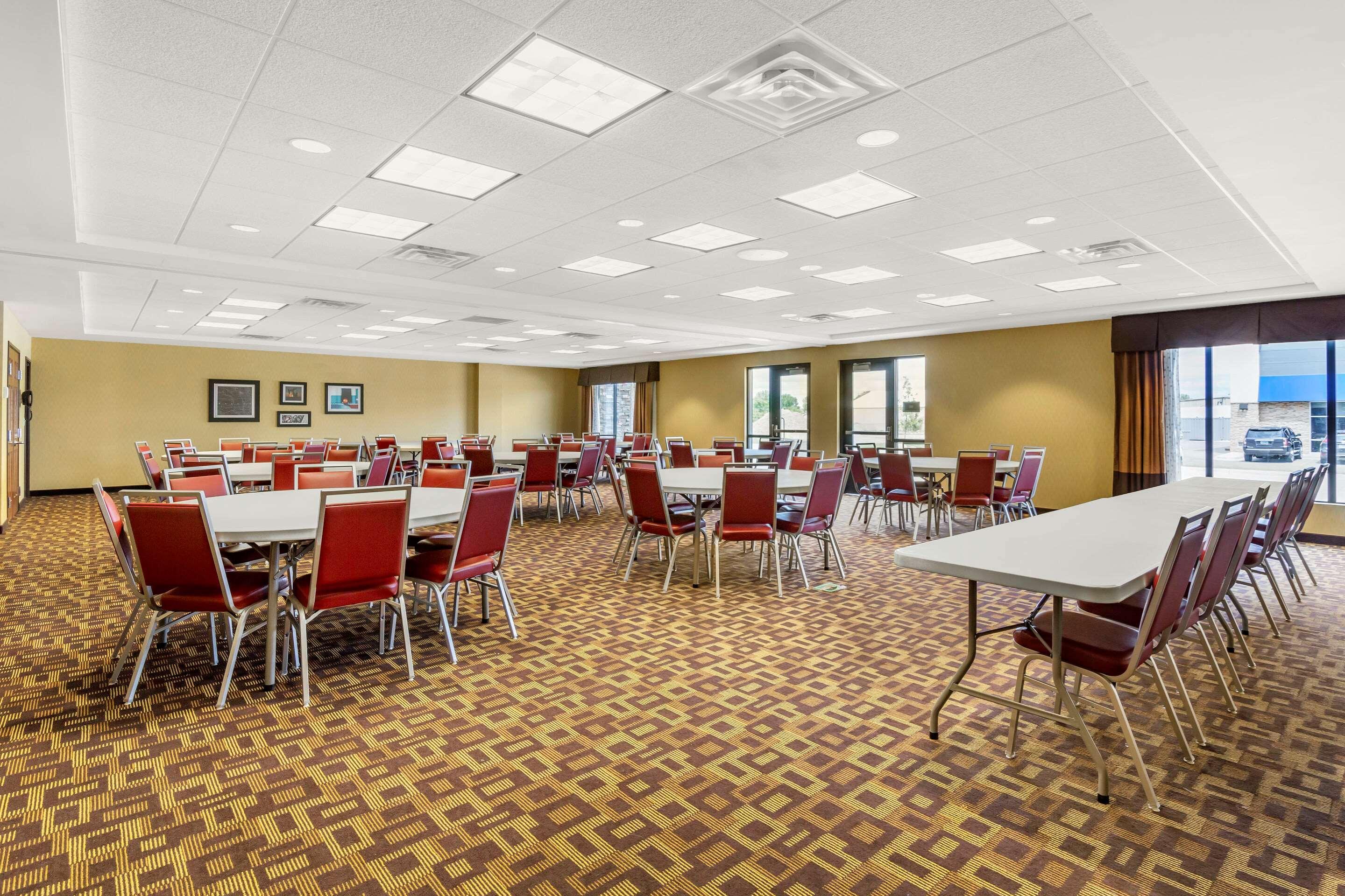 Sonesta Essential Minot Hotel Exterior photo