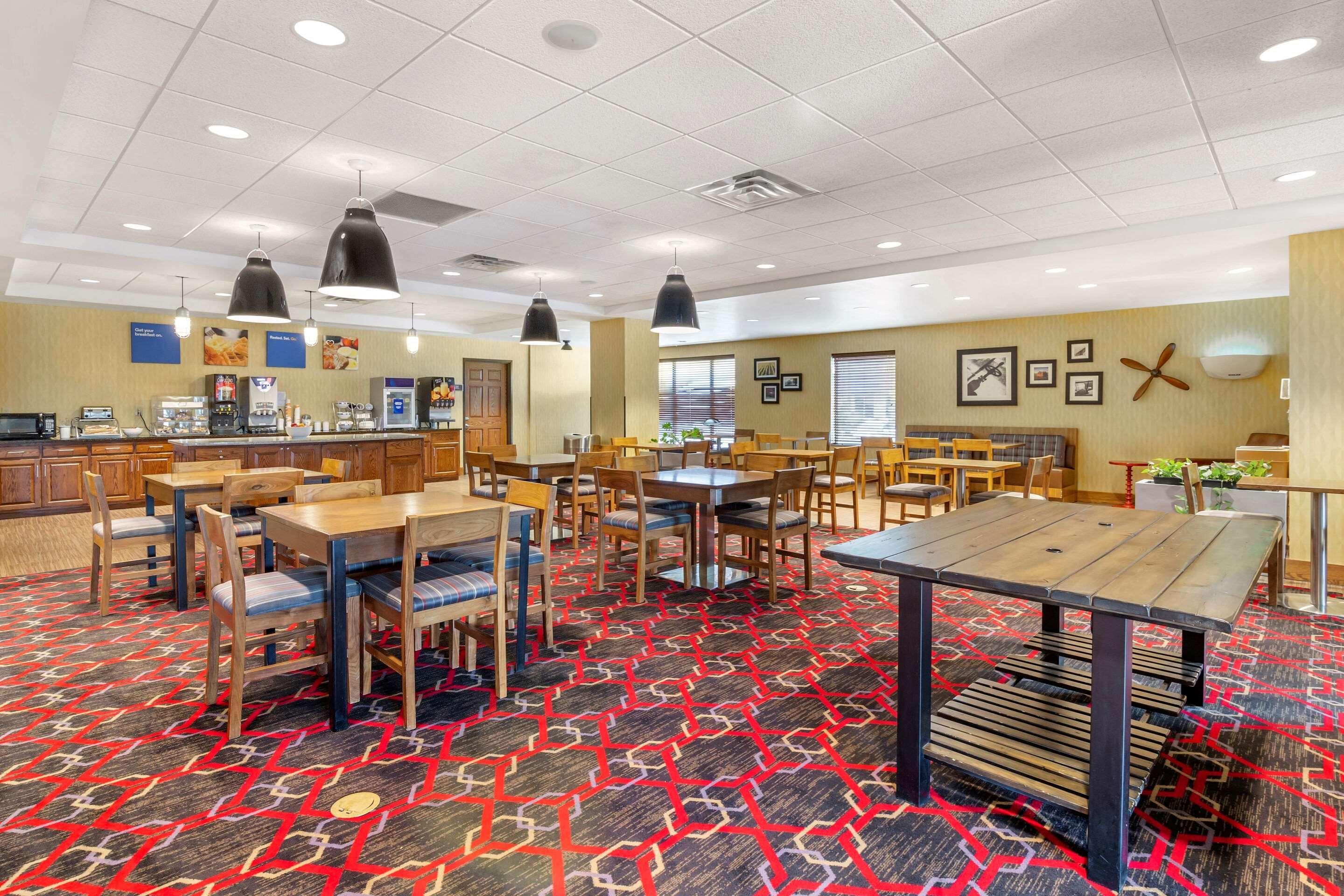 Sonesta Essential Minot Hotel Exterior photo
